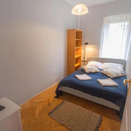 Hoza Str Apt. Great Location. Close To Everything.