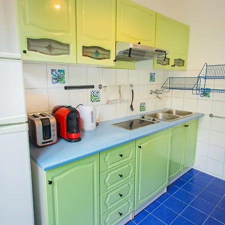 Apartment Hoza Str Apt. Great Location. Close To Everything.