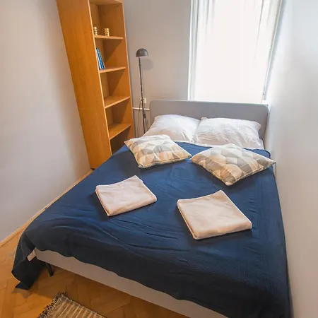 Apartment Hoza Str Apt. Great Location. Close To Everything. *